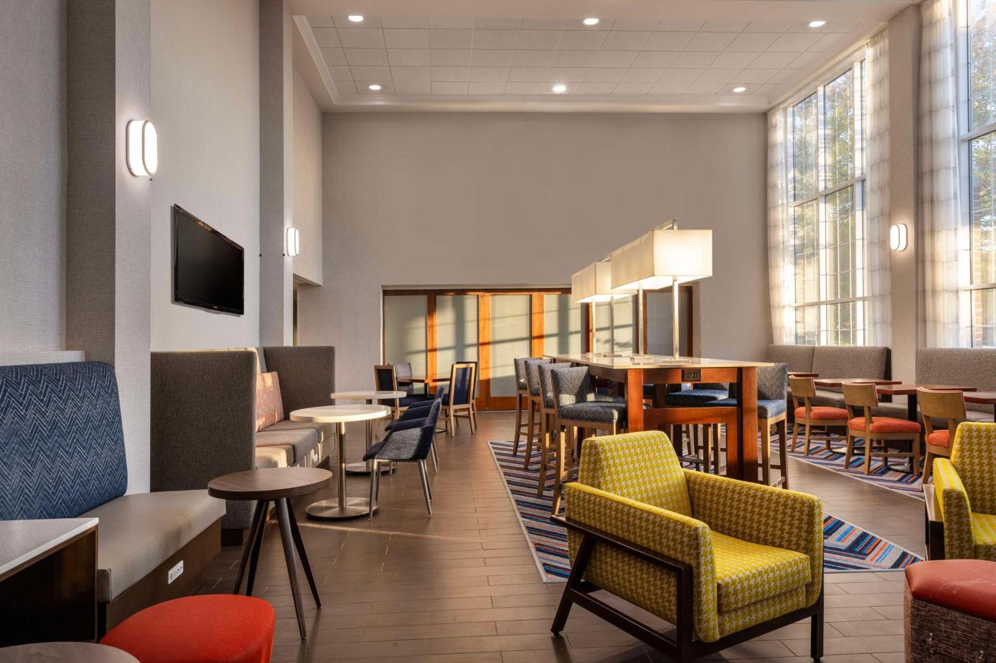 Hampton Inn & Suites State College At Williamsburg Square Ngoại thất bức ảnh