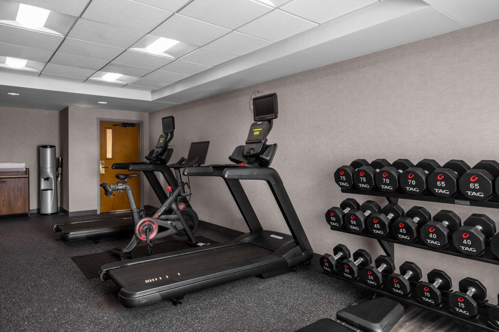 Hampton Inn & Suites State College At Williamsburg Square Ngoại thất bức ảnh