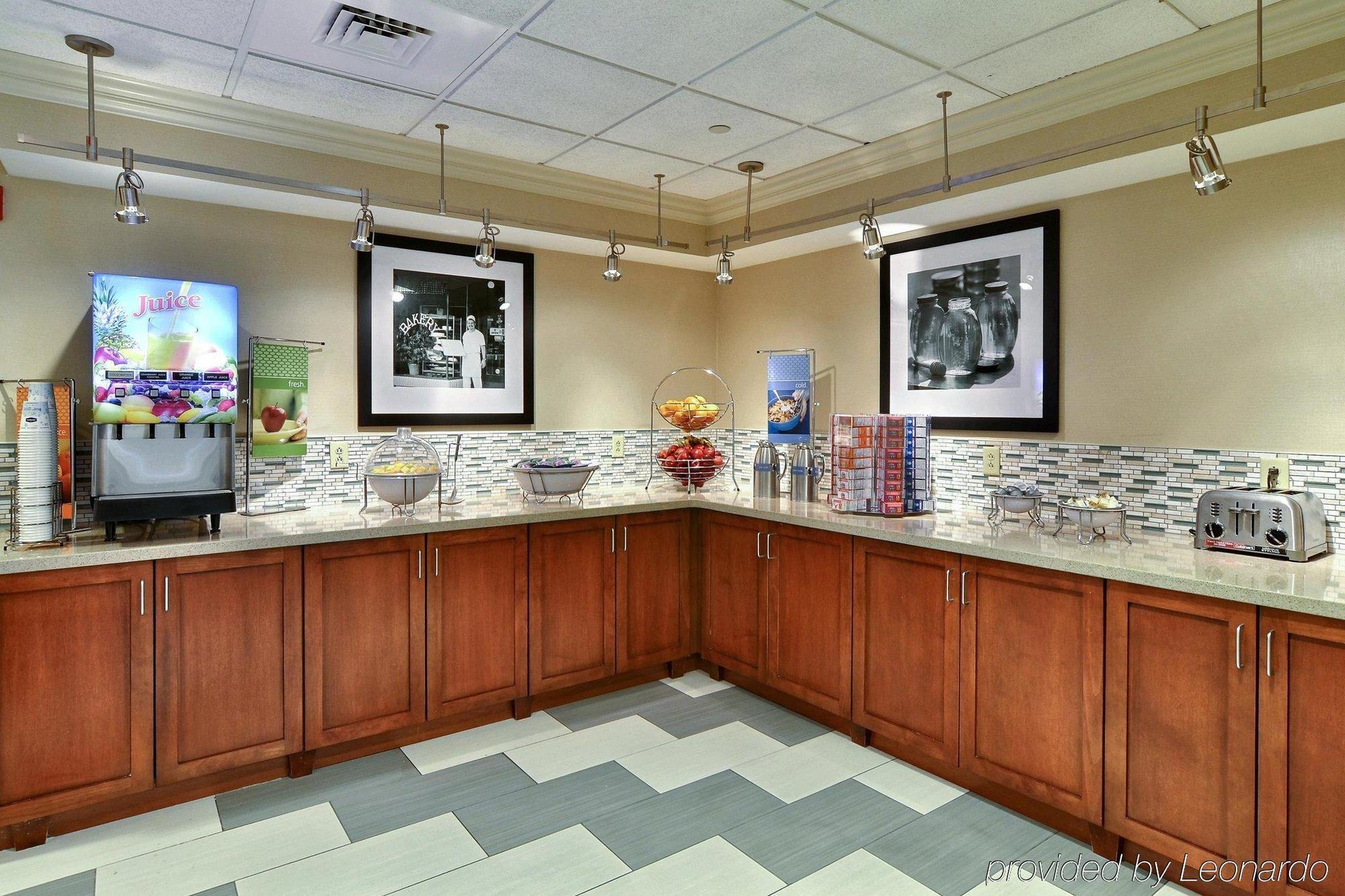 Hampton Inn & Suites State College At Williamsburg Square Ngoại thất bức ảnh