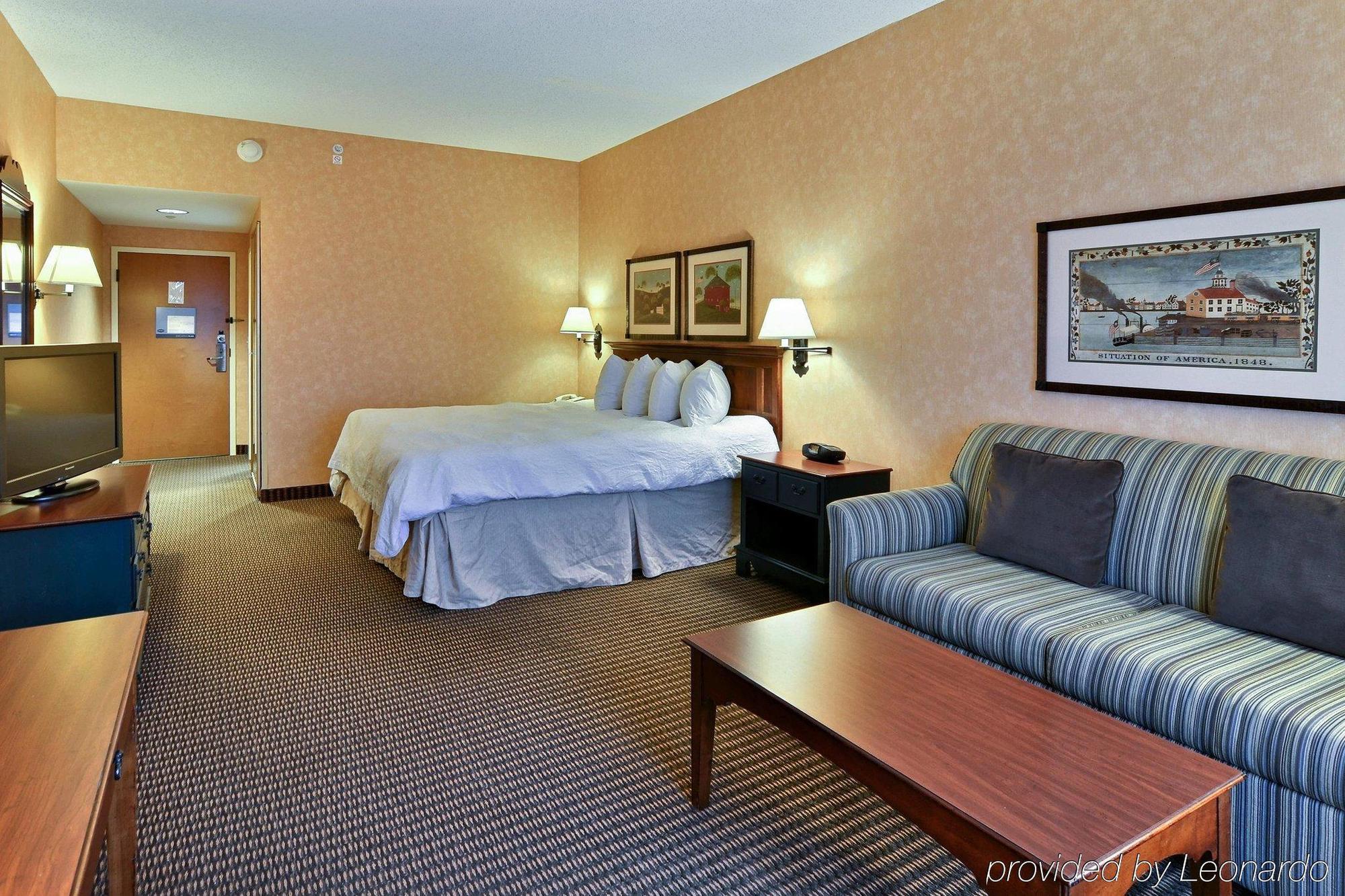 Hampton Inn & Suites State College At Williamsburg Square Ngoại thất bức ảnh