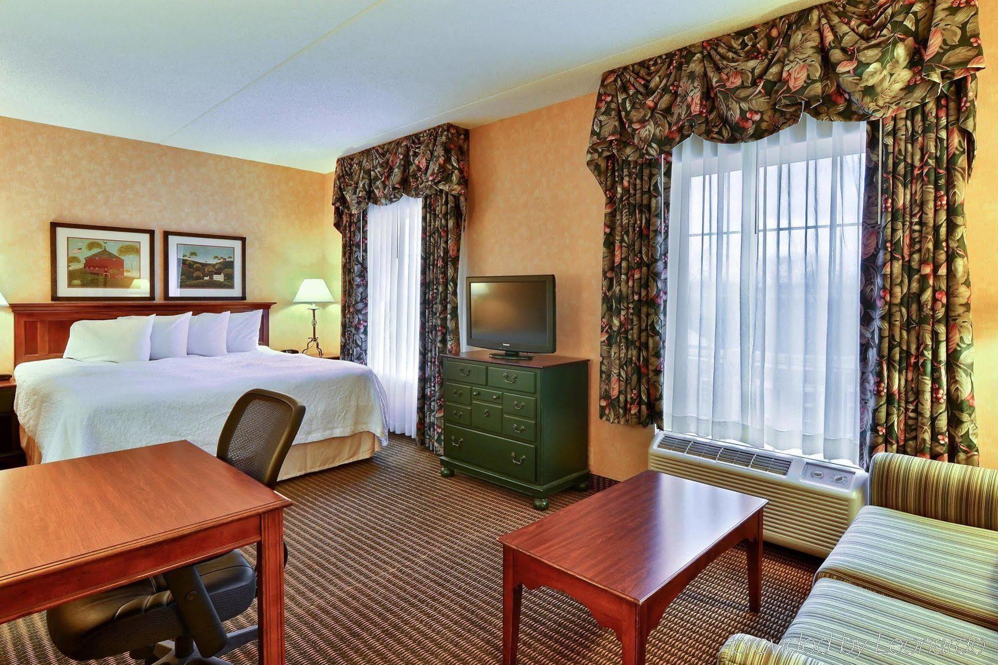 Hampton Inn & Suites State College At Williamsburg Square Ngoại thất bức ảnh