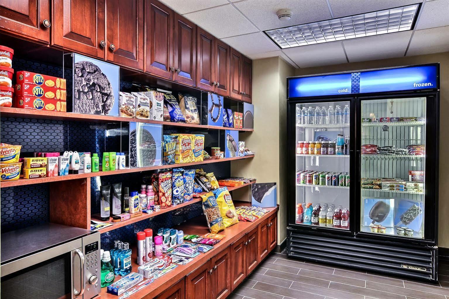 Hampton Inn & Suites State College At Williamsburg Square Ngoại thất bức ảnh